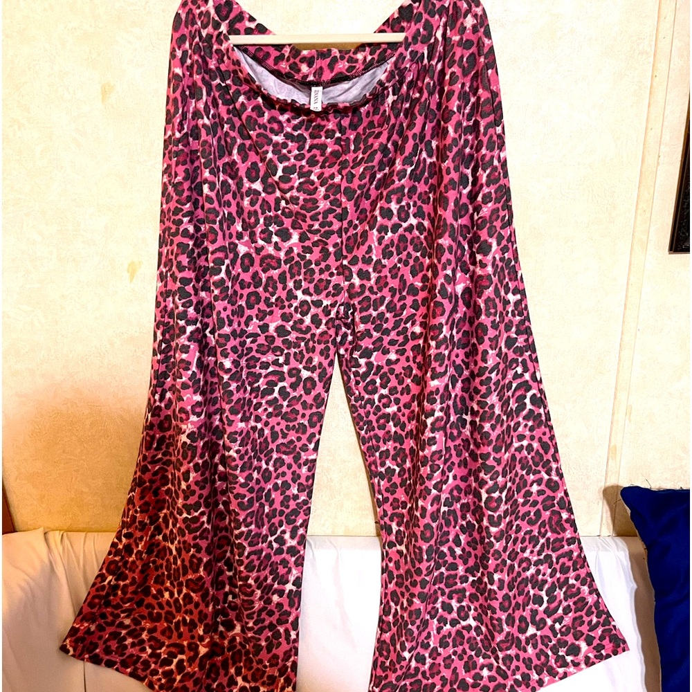🌺 Maroon, Black and Ivory Leo pants